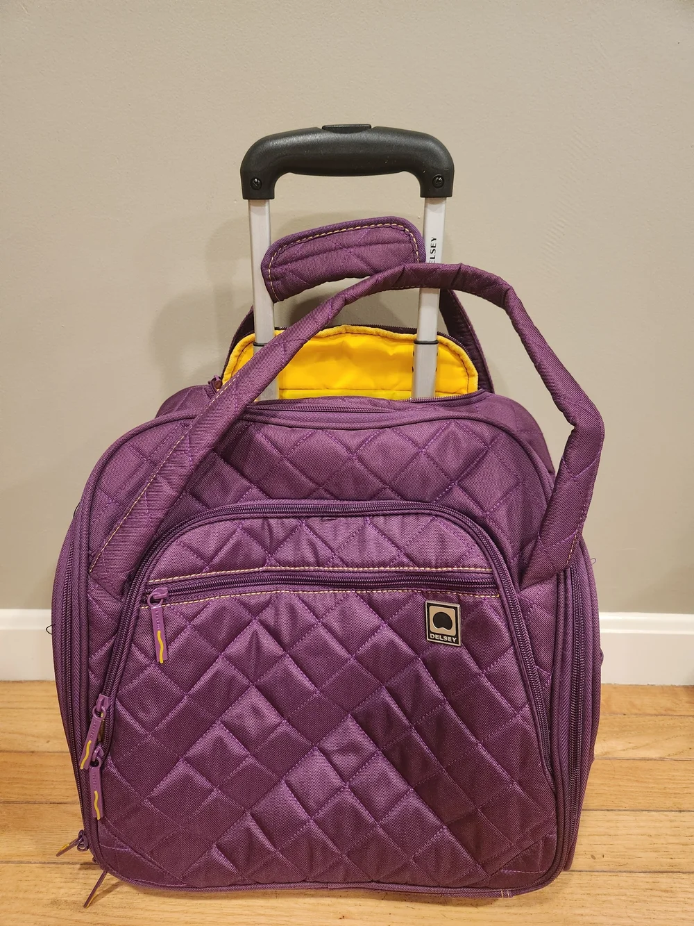 NWOT Delsey Quilted Rolling Carry-on - Picture 1 of 3